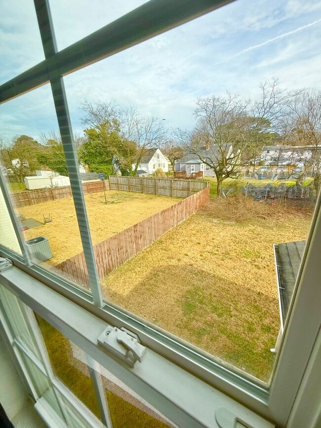 Building Photo - **4bed near MIL base- GRANITE/STAINLESS STEEL Appliances~ Roomates welcome!