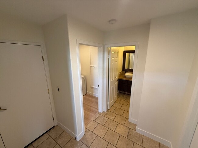 Building Photo - 3-Bedroom Home with Dual Fireplaces, Dual Balconies, and Community Pool in Valencia!