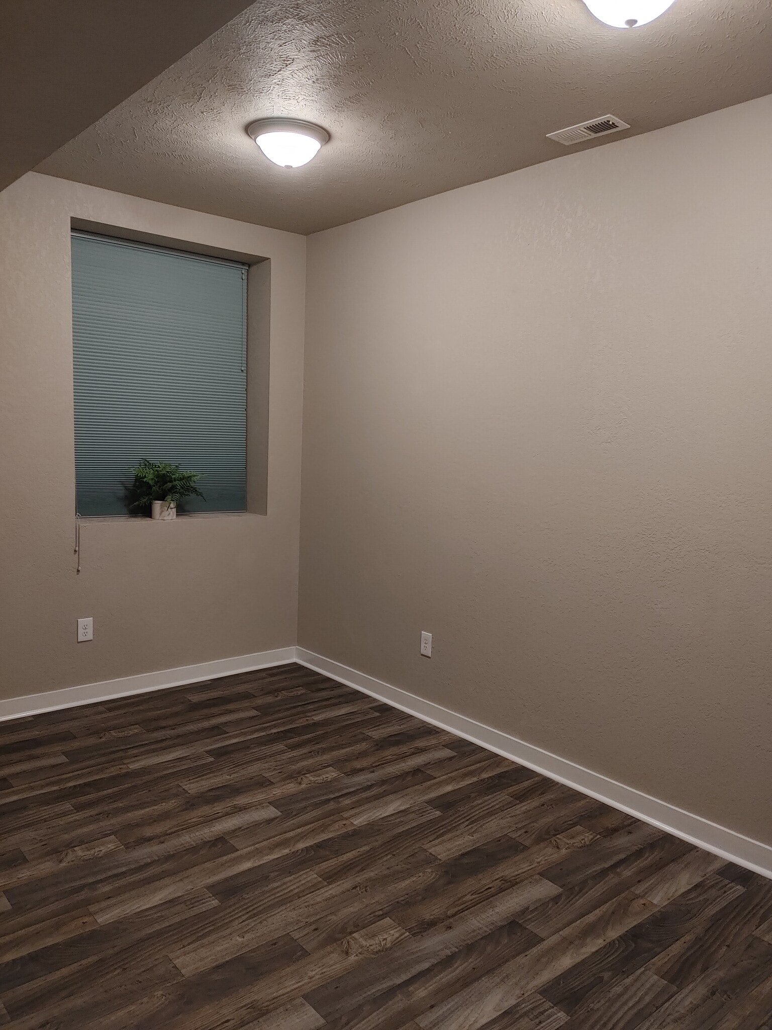 Building Photo - 1619 W Providence Ave