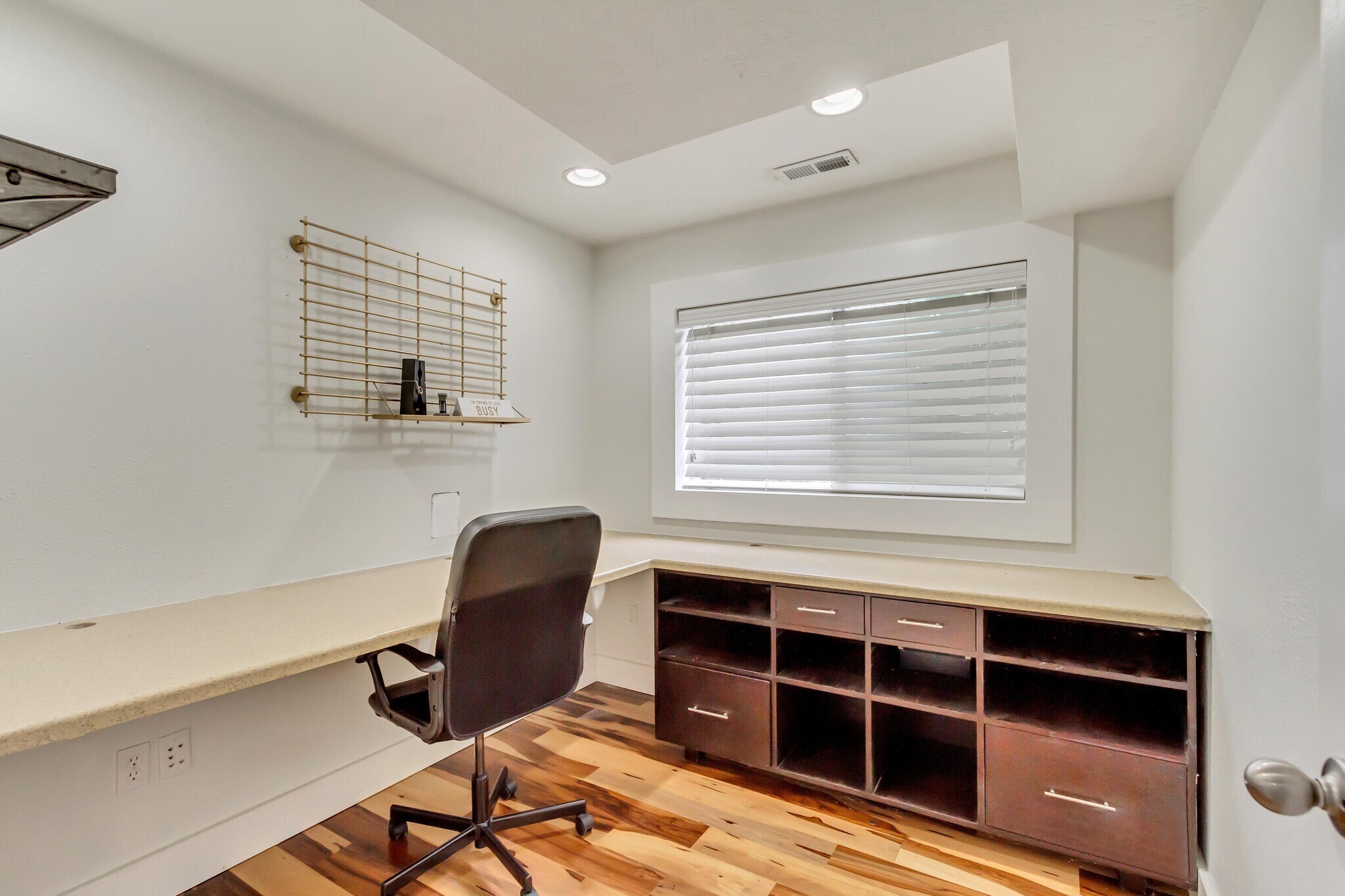 Middle level office - 7063 S Swan Hill Dr