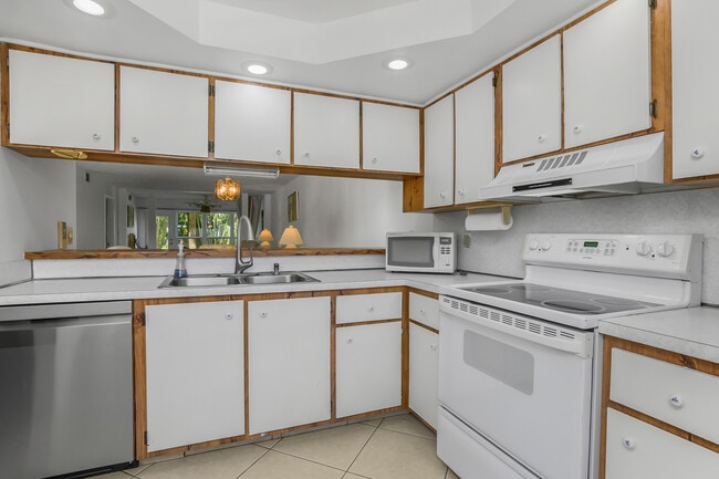 Building Photo - 190 Palm Dr