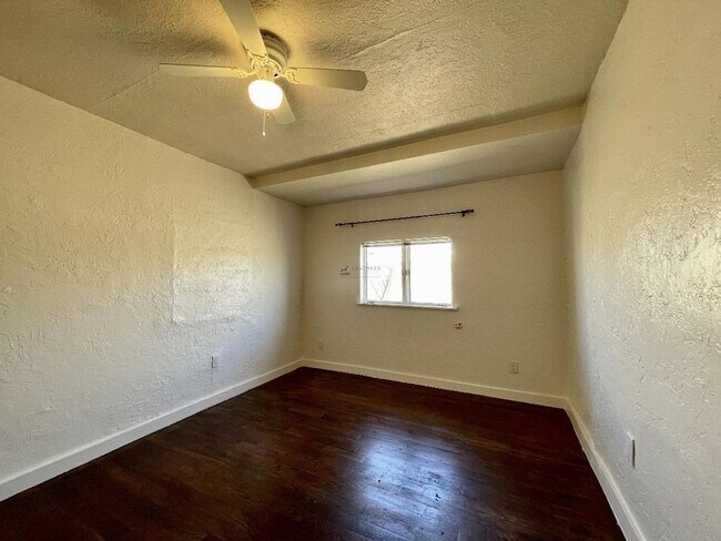 Building Photo - 1506 W Alameda St