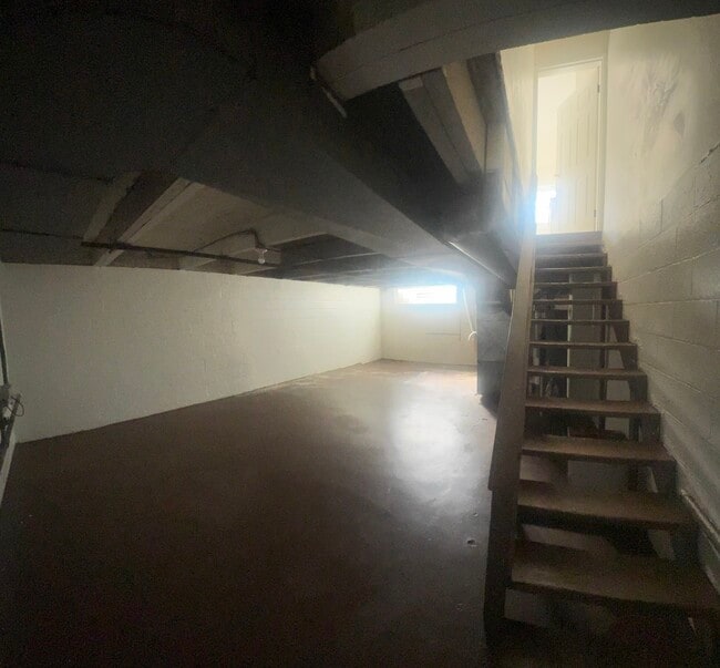Building Photo - 921 N Prairie Ave