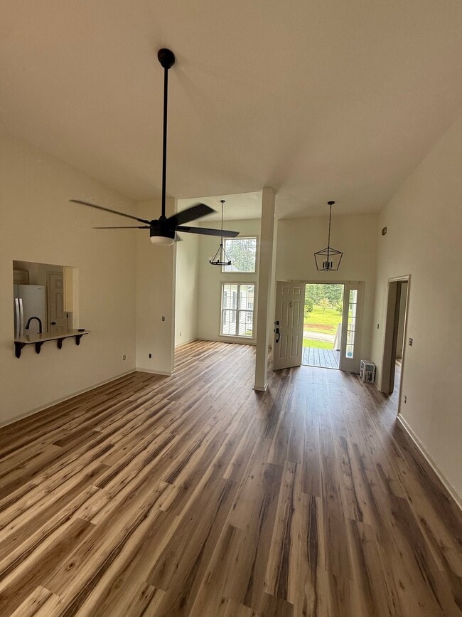 Building Photo - 103 Pinebark Ln