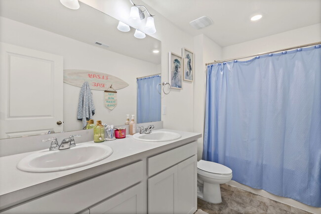 Building Photo - 482 3rd St