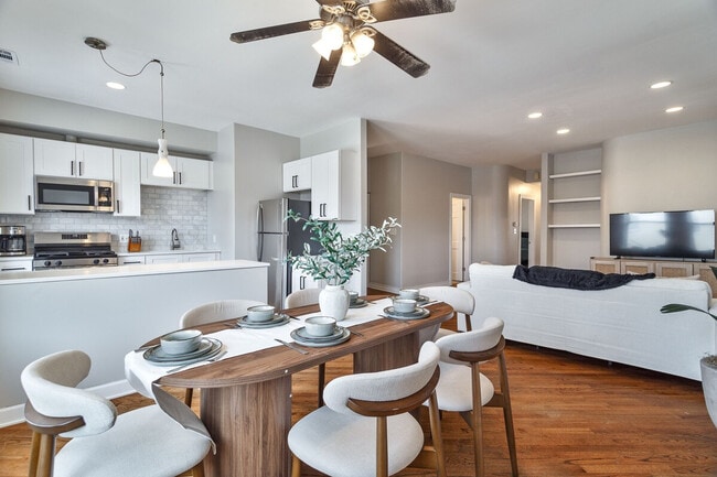 Building Photo - 2214 W Barry Ave