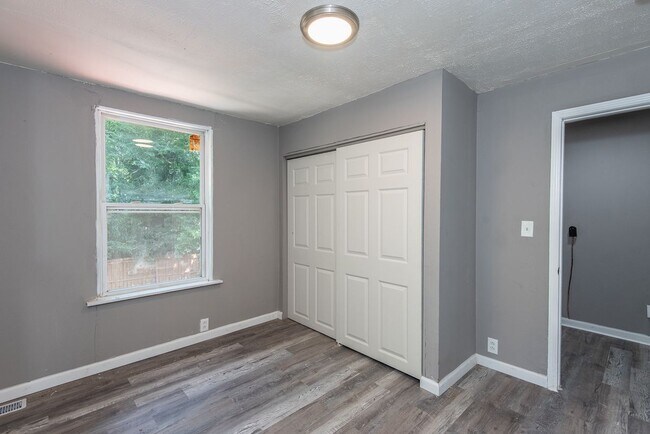 Building Photo - 8819 North Ave