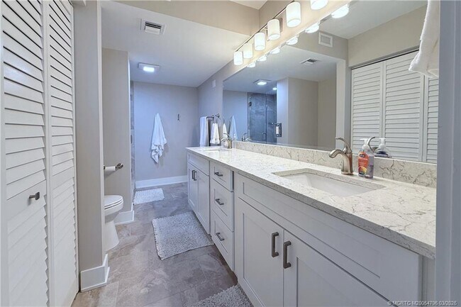 Building Photo - 1950 SW Palm City Rd