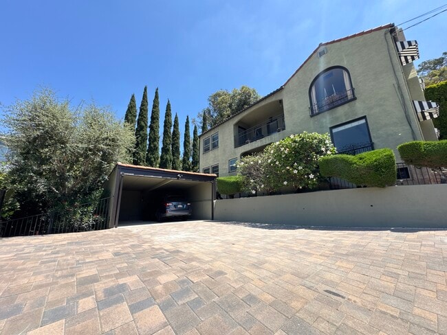 Driveway - 2343 Earl St