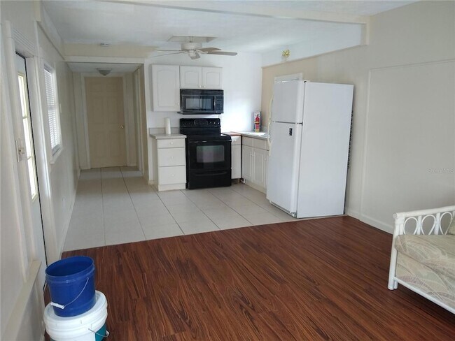 Building Photo - 205 52nd Ave Dr W