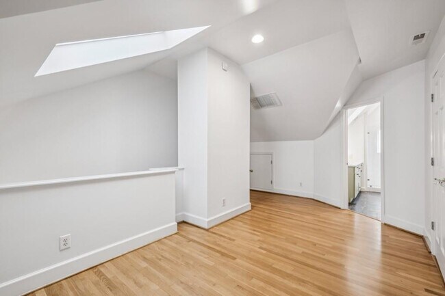 Building Photo - 1189 Reeder Cir NE