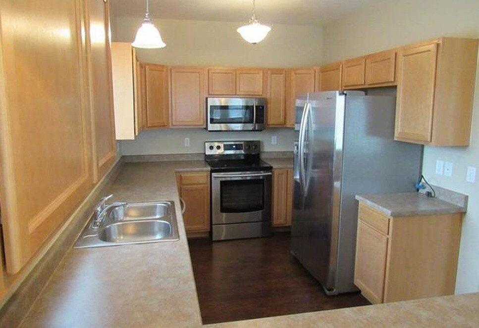Kitchen with all appliances. - 7334 Pearly Heath Rd