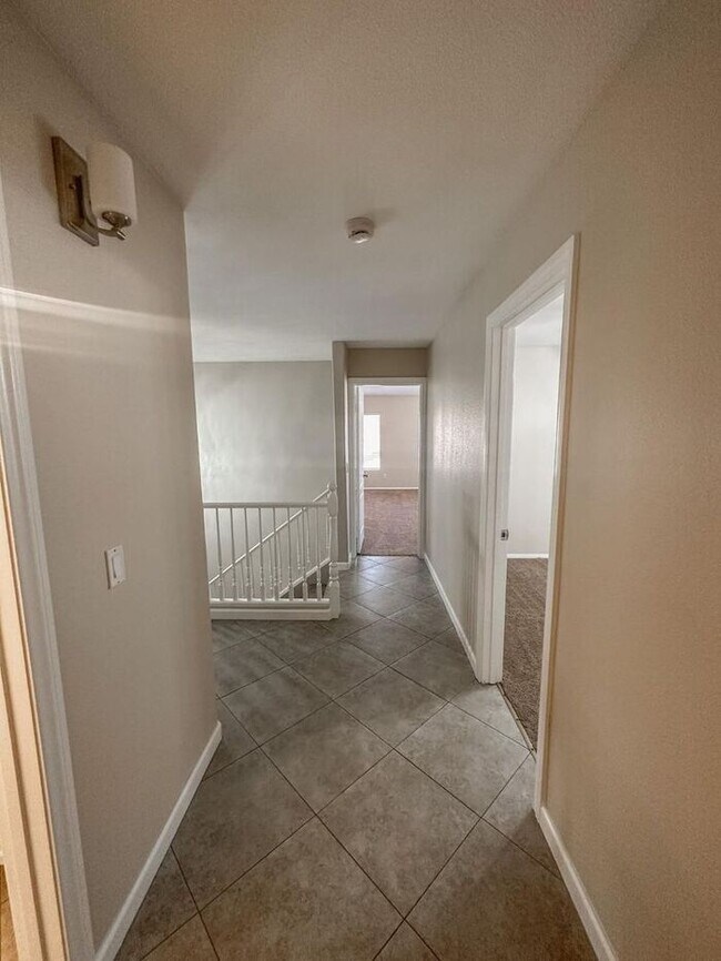 Building Photo - IMMACULATE REMODLED 2 STORY HOME IN HENDER...
