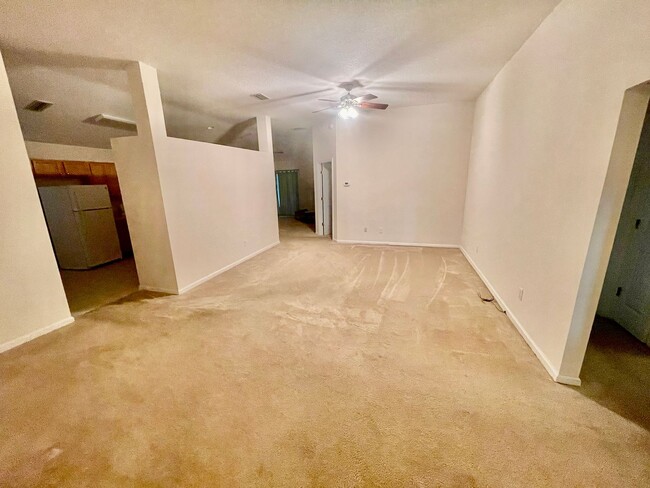 Building Photo - 96064 Piedmont Dr