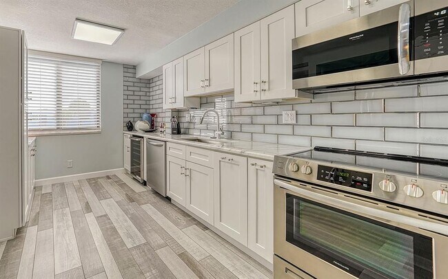 Building Photo - 750 Bayport Wy