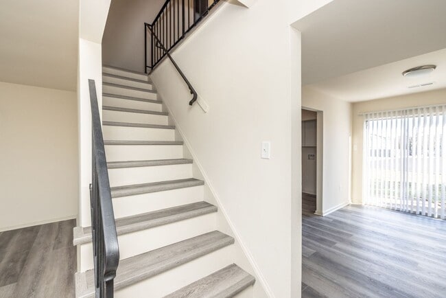 Building Photo - Charming Townhome in Hunters Mill – 3 Beds...