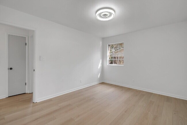 Building Photo - Freshly Remodeled 4 Bedroom 2 Bathroom Single Family Home.