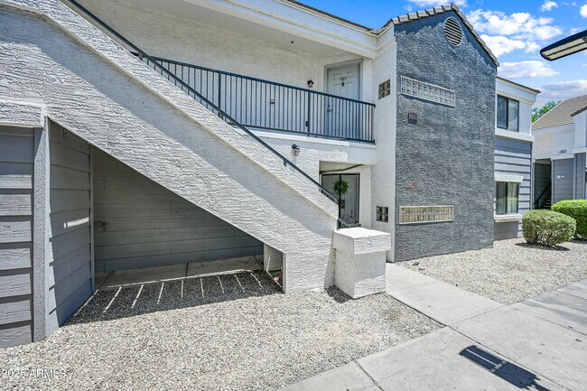 Primary Photo - 3065 N 67th Ave