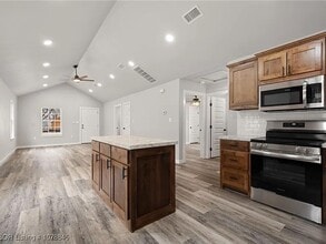 Building Photo - Three Bedroom/Two Bath Home