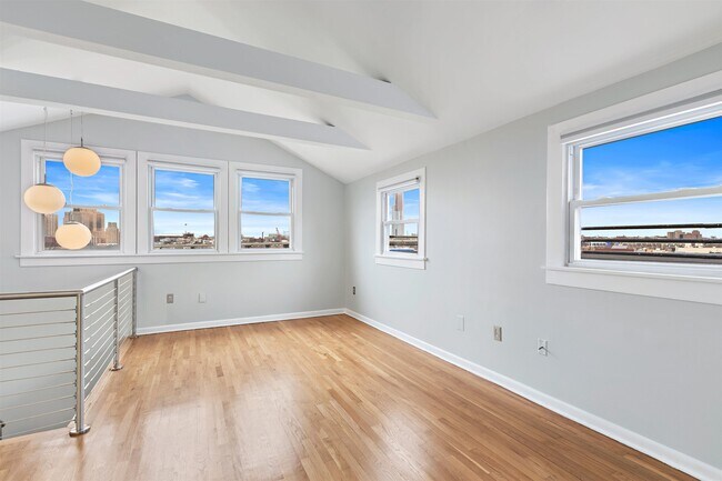 Building Photo - 187 Wayne St