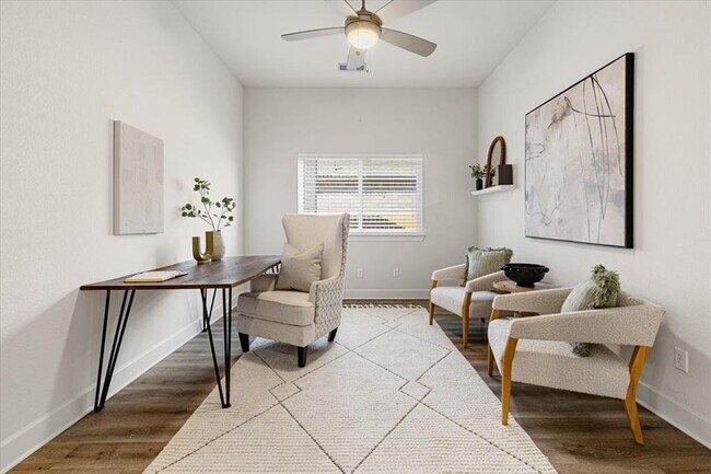 Building Photo - 908 Knowles Dr