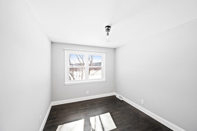 Building Photo - 415 Kelly Cir