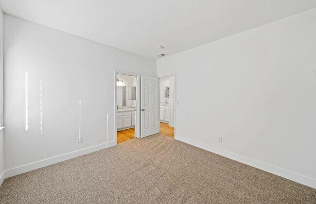 Building Photo - 351 Madrone Pl