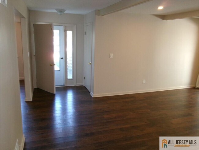 Building Photo - 23 Deerberry Ln