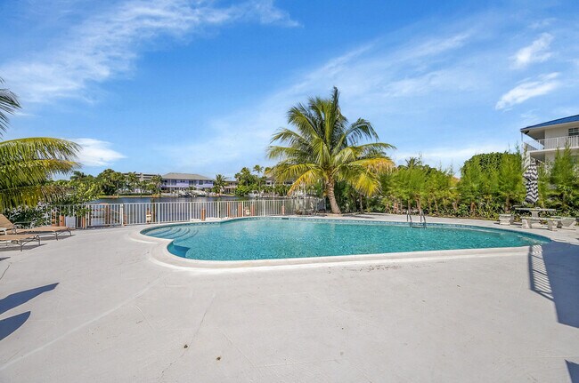 Building Photo - 1702 S Ocean Blvd