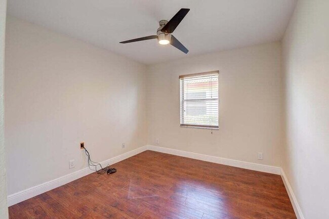 Building Photo - 8561 Tourmaline Blvd