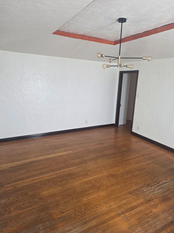 Building Photo - 1330 S Ridgeley Dr
