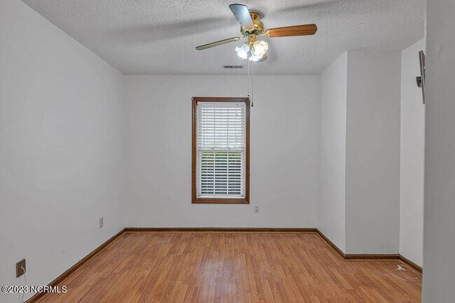 Building Photo - 780 Pinewood Dr
