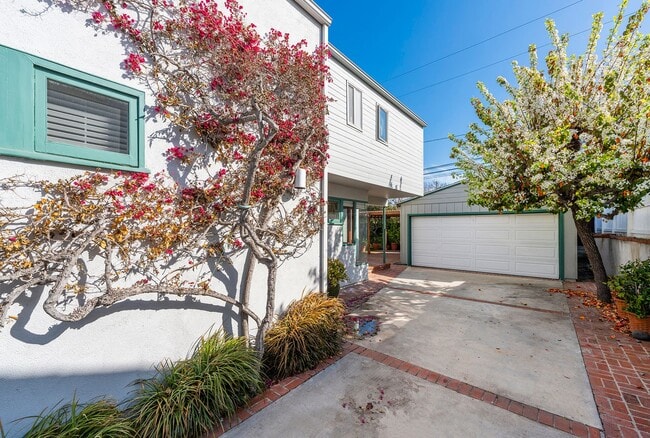 Building Photo - Warm & Inviting Manhattan Beach Rental Home!