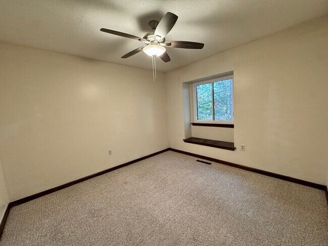 Building Photo - 550 Darling St