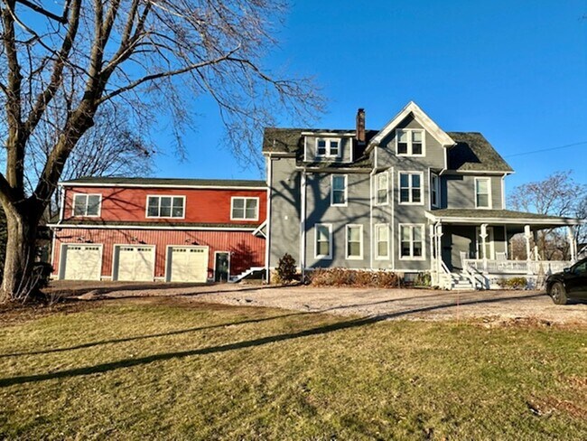 Building Photo - 48 Cedar St