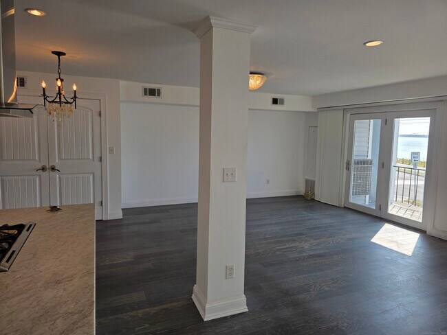 Building Photo - 215 Beach St