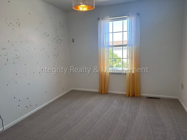 Building Photo - 10163 Foxridge Cir
