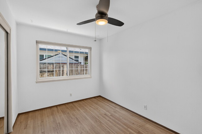 Building Photo - Spacious 4-Bed Oasis with 2 Full Baths