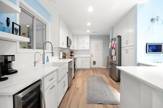 Building Photo - FURNISHED Coastal Retreat Near Wrightsville Beach in Desirable Masonboro Neighborhood