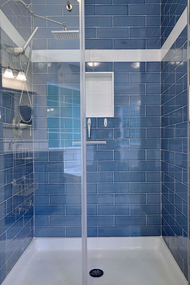 Building Photo - Spacious Home on Wooded Lot!