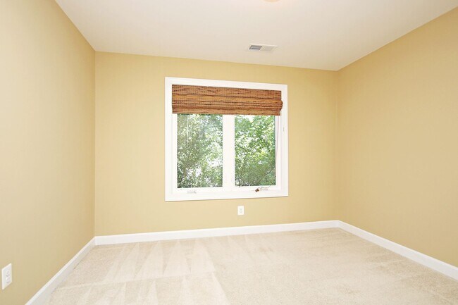 Building Photo - Spacious Downtown Home Convenient to UVA Medical Center