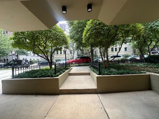 Building Photo - 420 W Aldine Ave