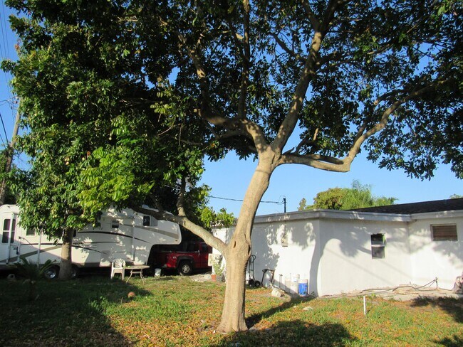 Building Photo - 431 Pensacola Dr