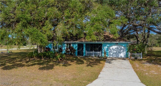 Building Photo - 4001 E Sunflower Cir