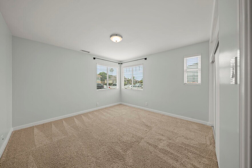 Building Photo - 6364 Osler St