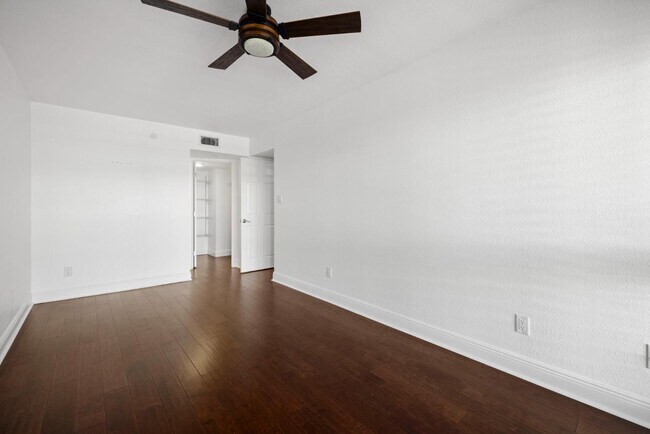 Building Photo - 3301 Bayshore Blvd