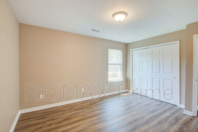 Building Photo - 4601 Hardy Dr