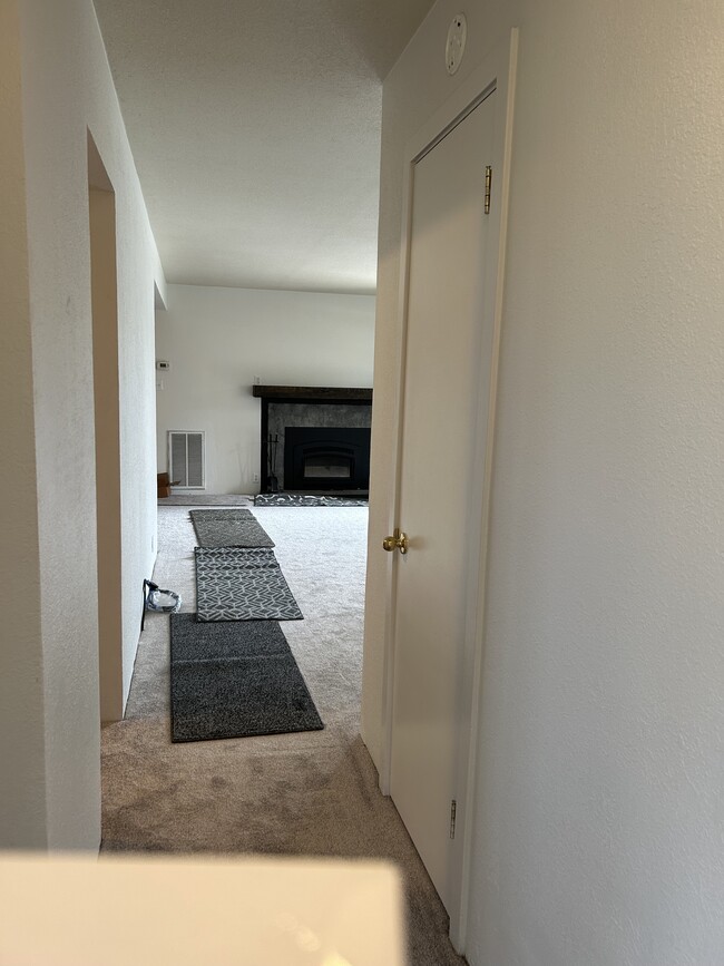 Building Photo - 918 Knapp St