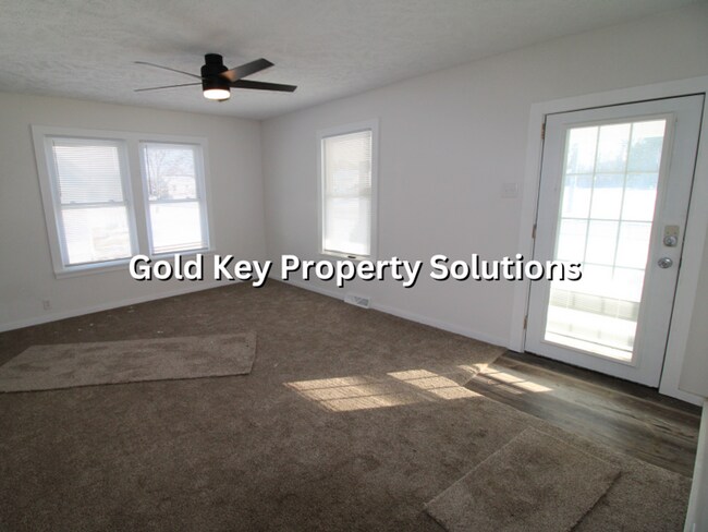 Building Photo - MUNCIE 3 BR 1 BA House with Garage and Covered Porch (SECTION 8 APPROVED)