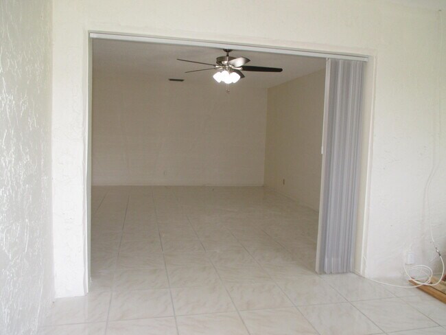 Building Photo - 124 Lake Irene Dr